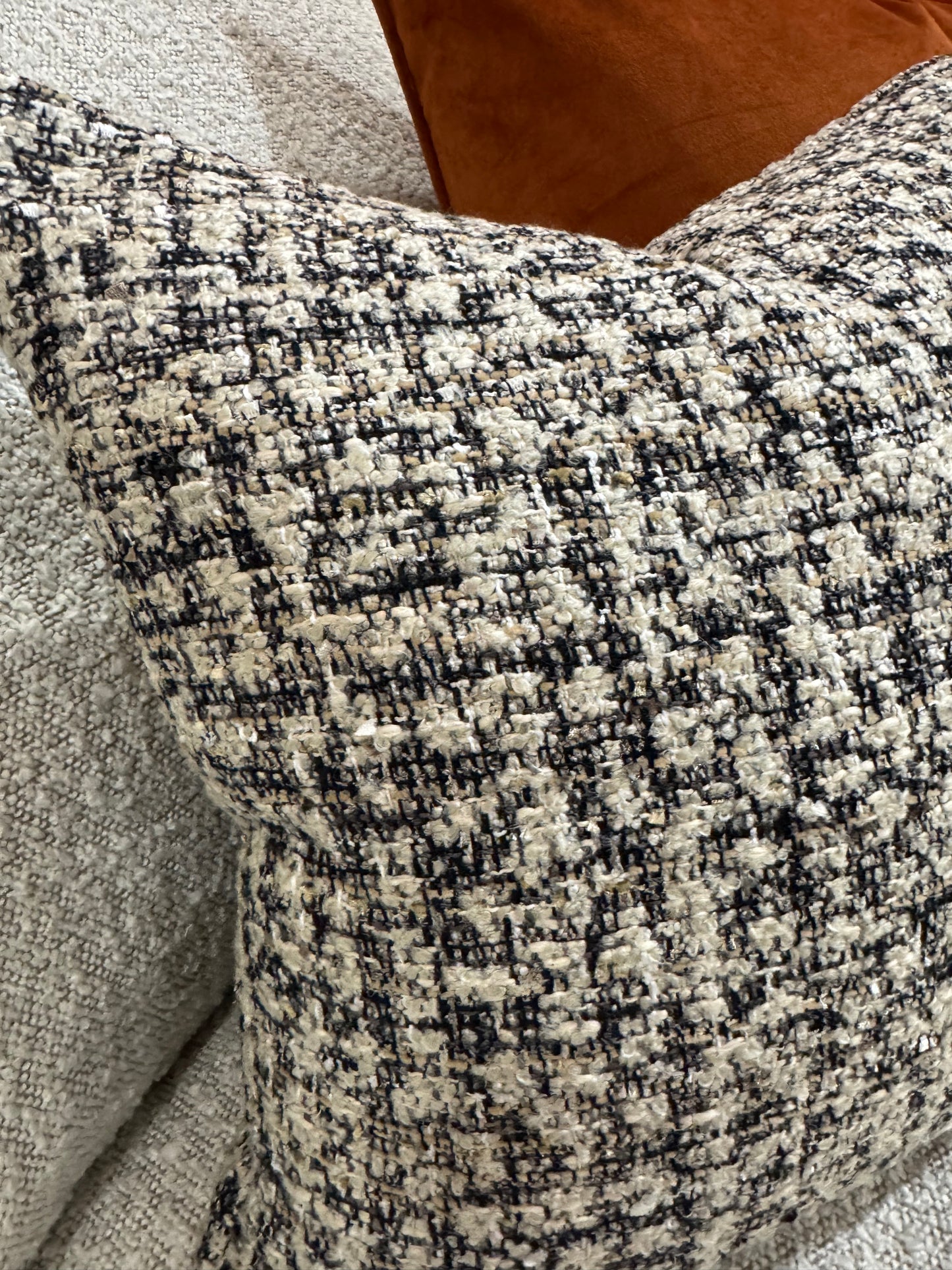 Kensington Tweed Natural/ Black | 43 x 43