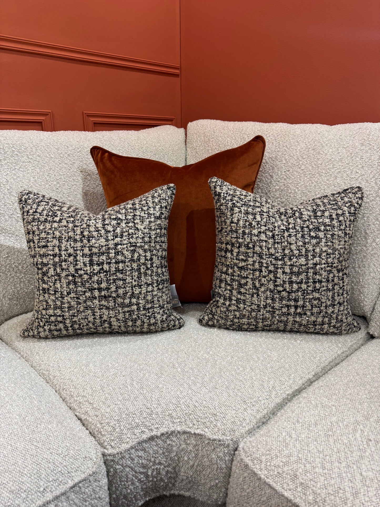 Kensington Tweed Natural/ Black | 43 x 43