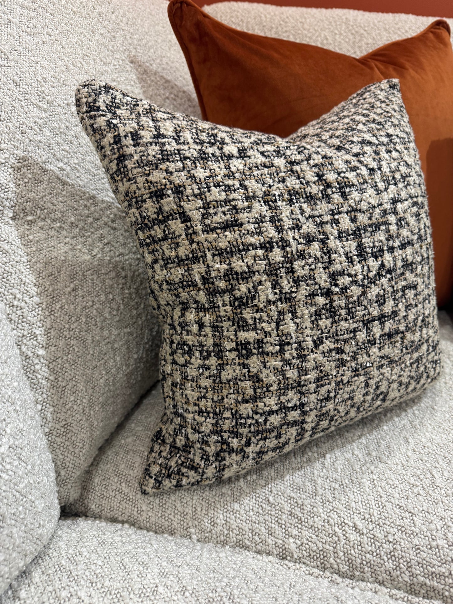 Kensington Tweed Natural/ Black | 43 x 43
