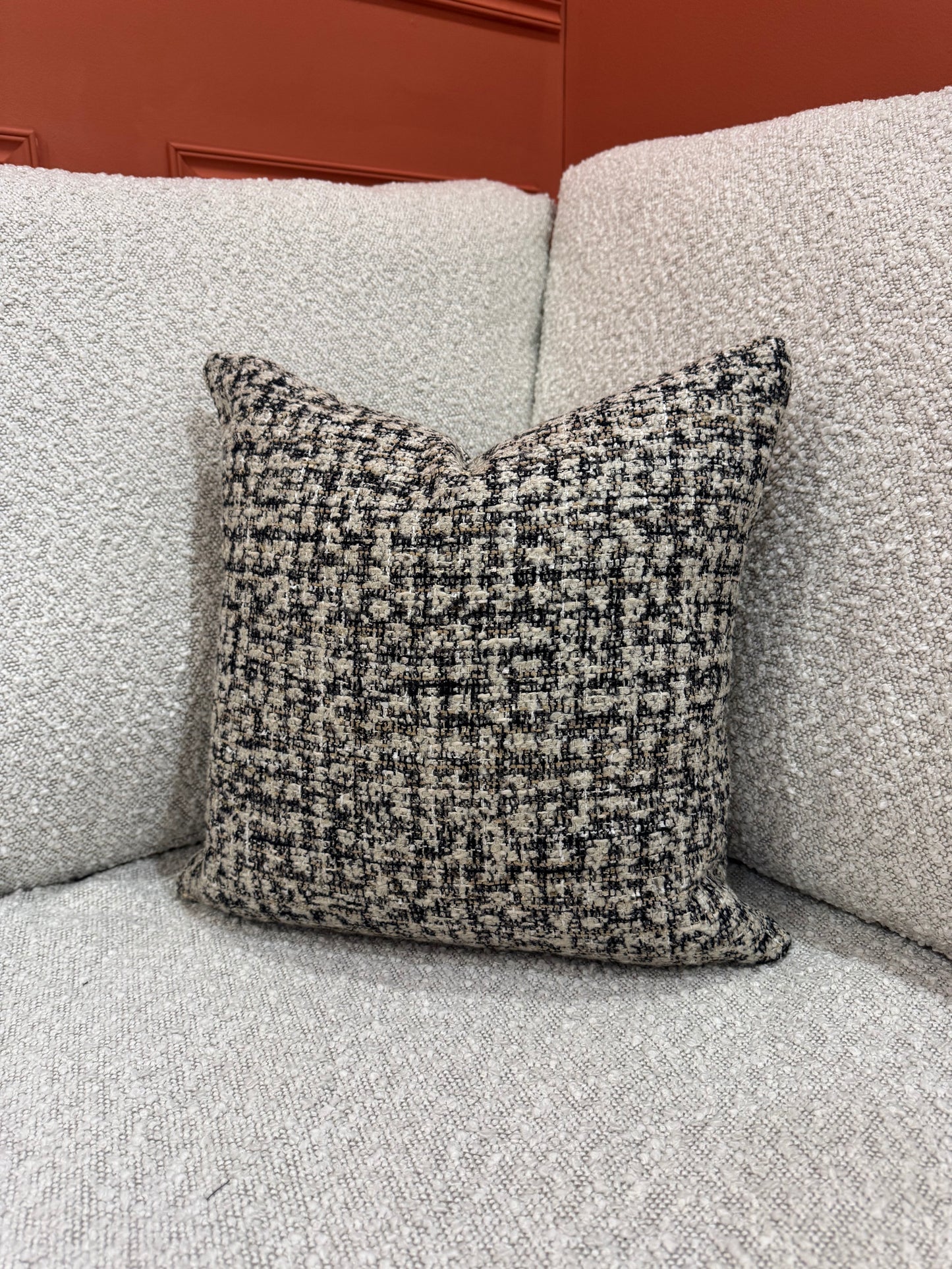 Kensington Tweed Natural/ Black | 43 x 43