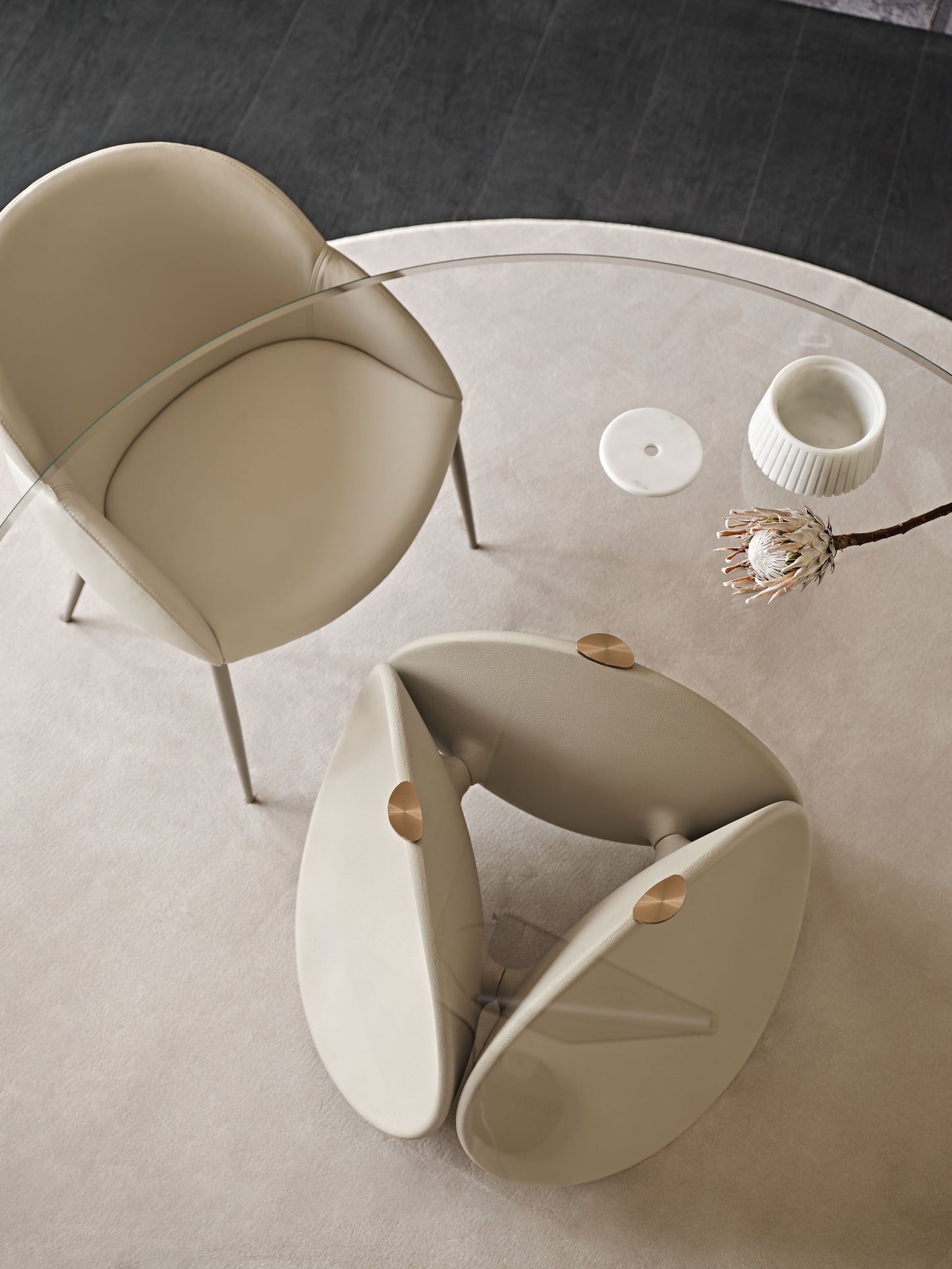 Maxim | Table