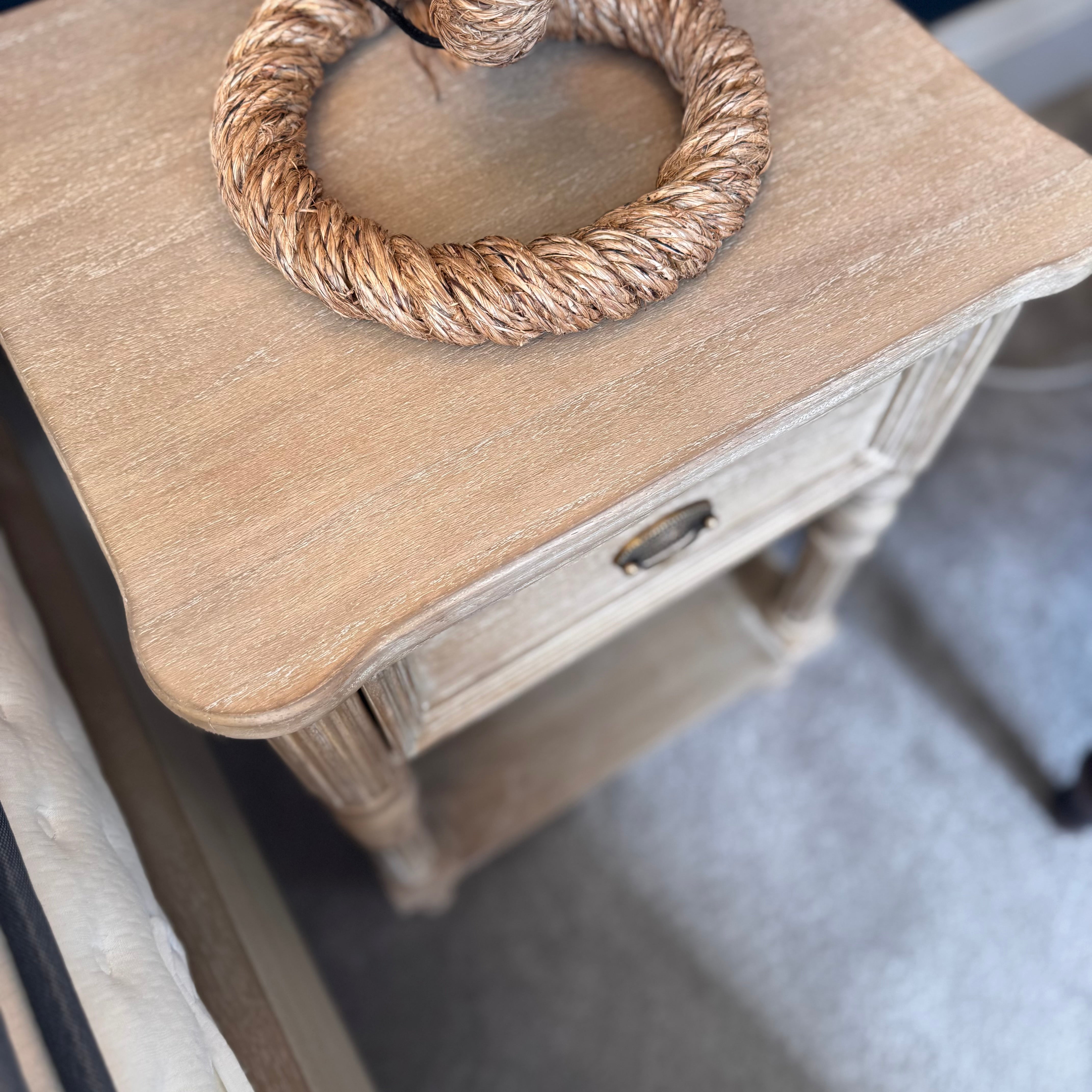 Wynnie| Small Bedside