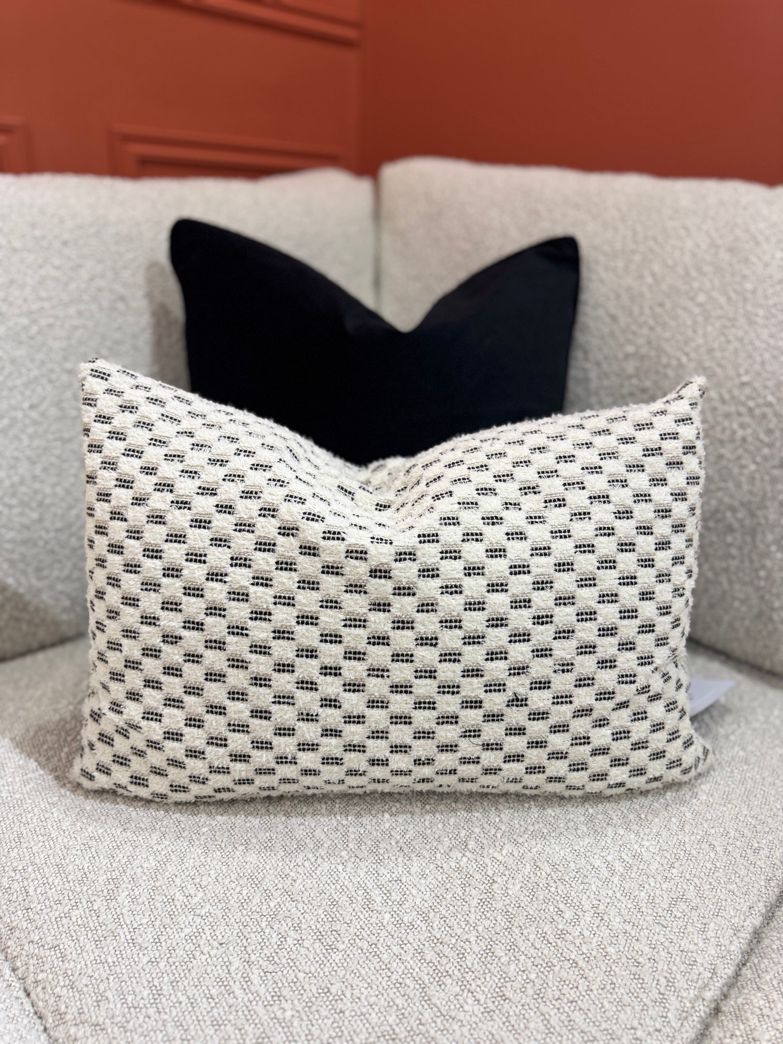 Monroe Bouclé Black/ Cream | 40 x 60