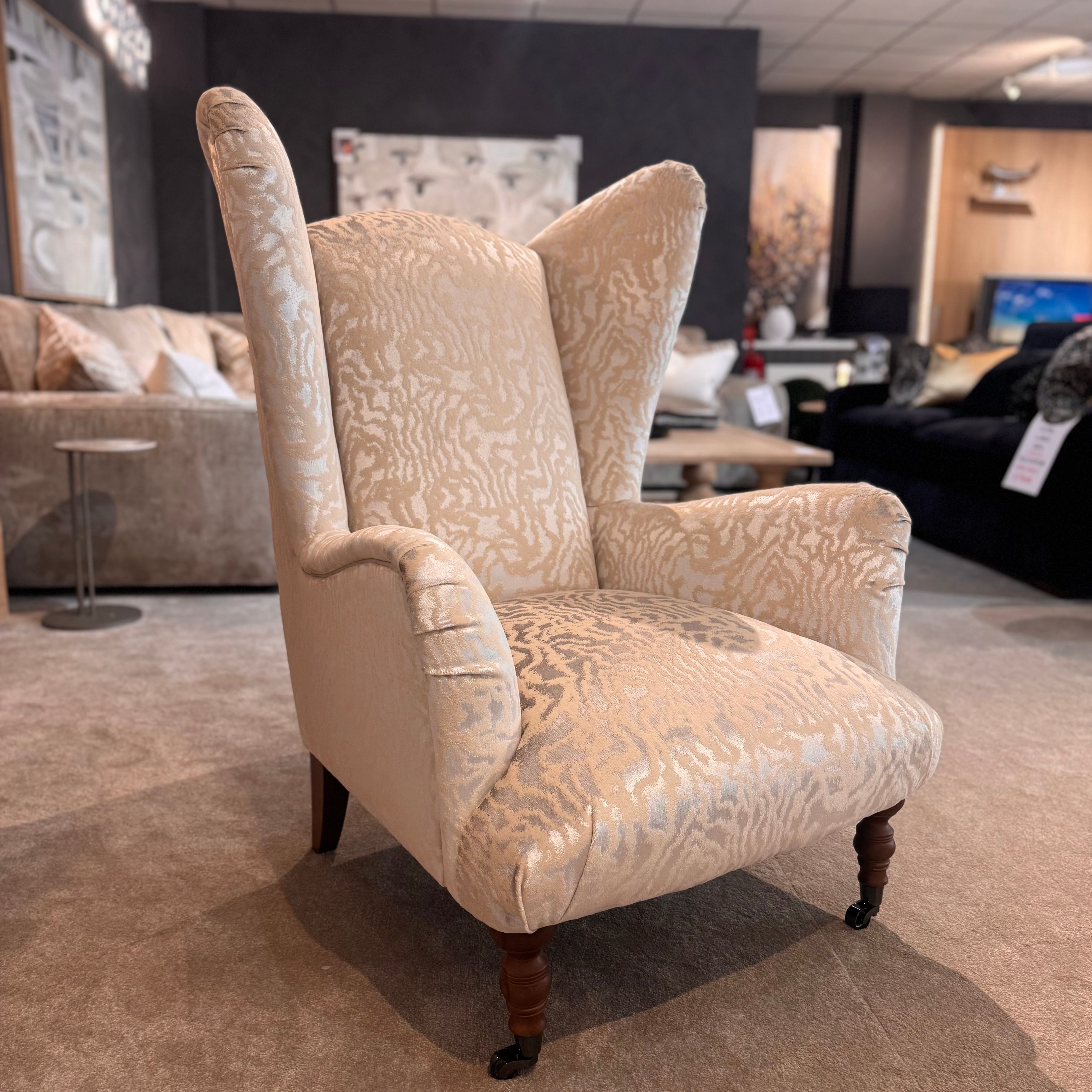 Pérez Armchair | Seduire Oyster