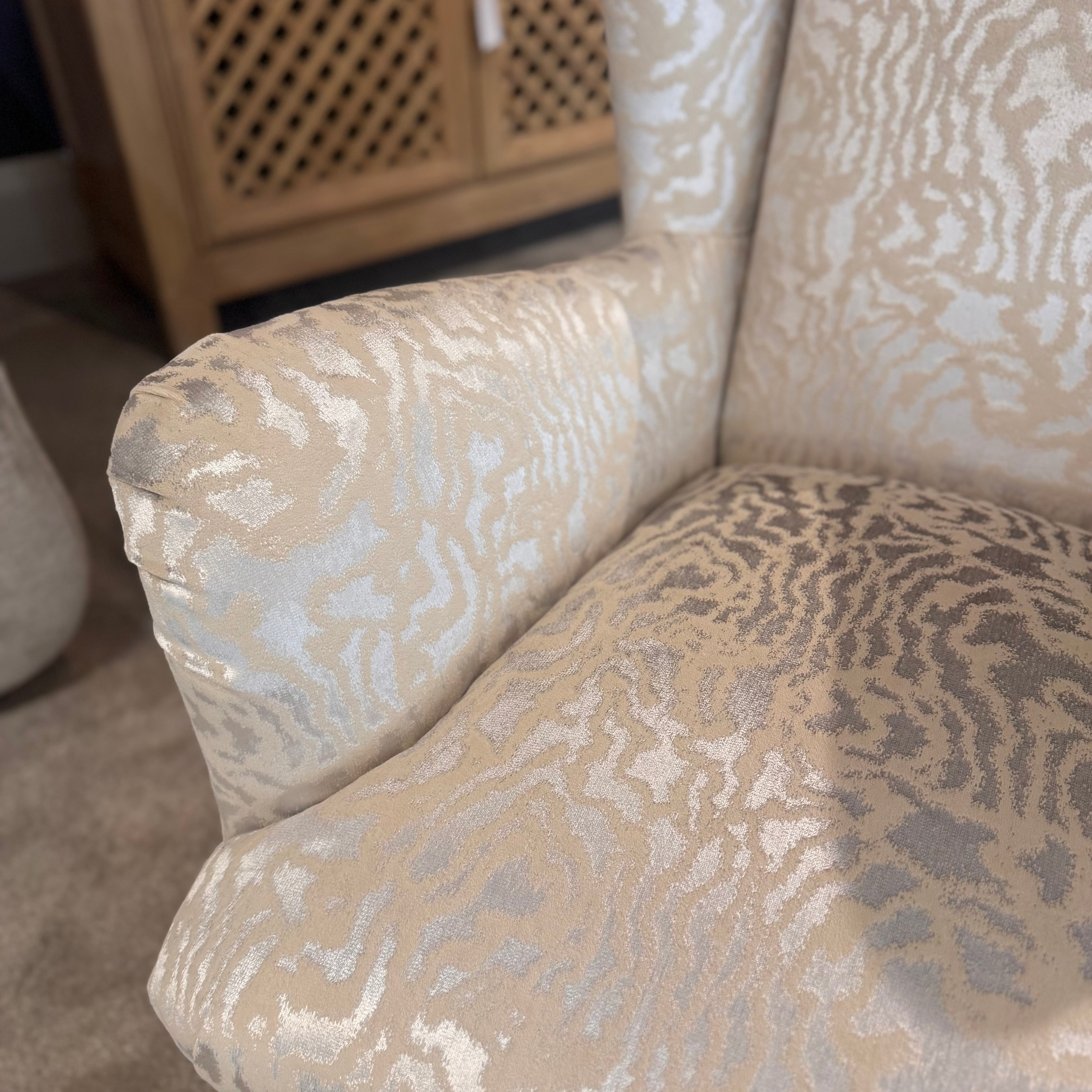 Pérez Armchair | Seduire Oyster