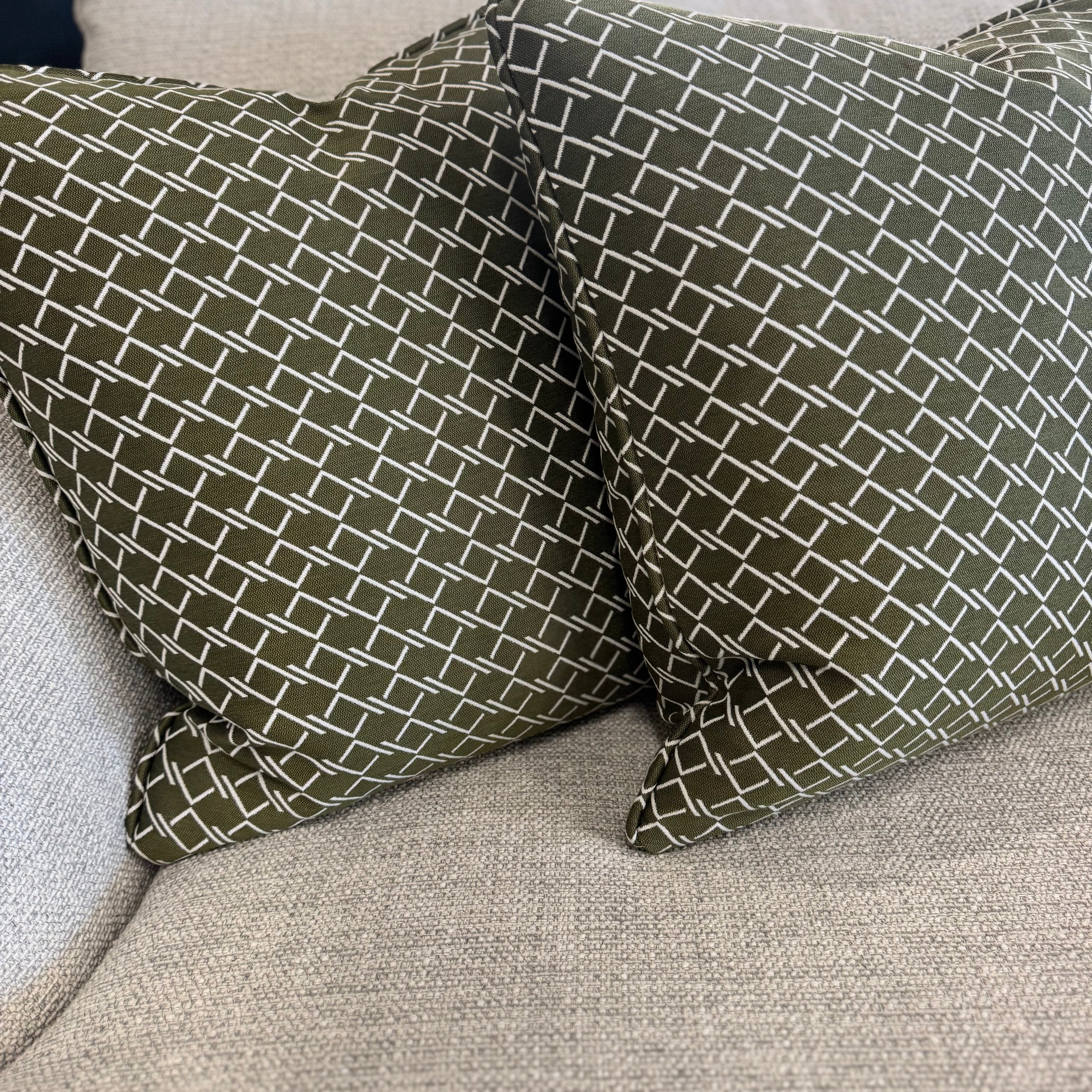 Herbert Love Seat  | Berlina Pearl