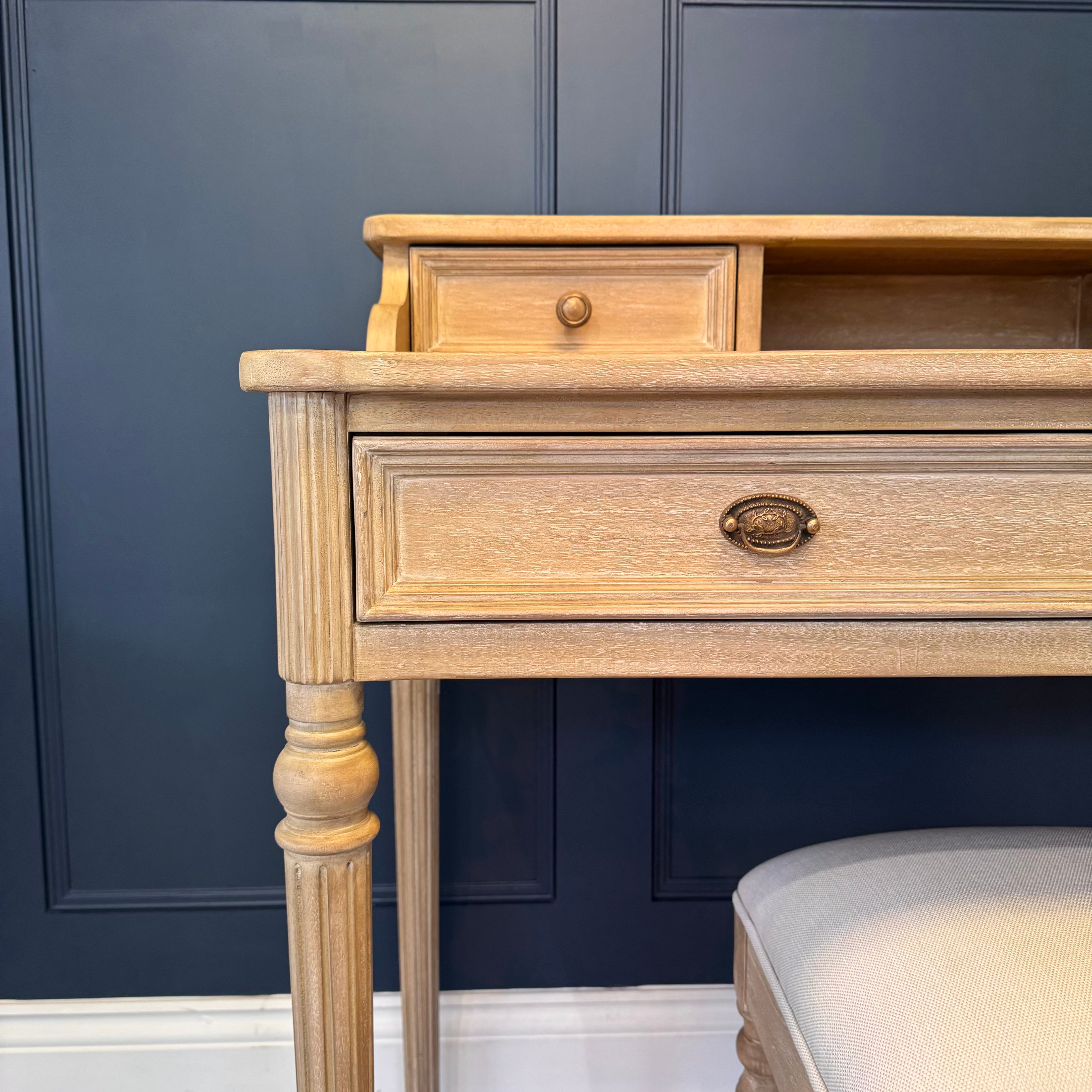 Wynnie | Dressing Table & Stool