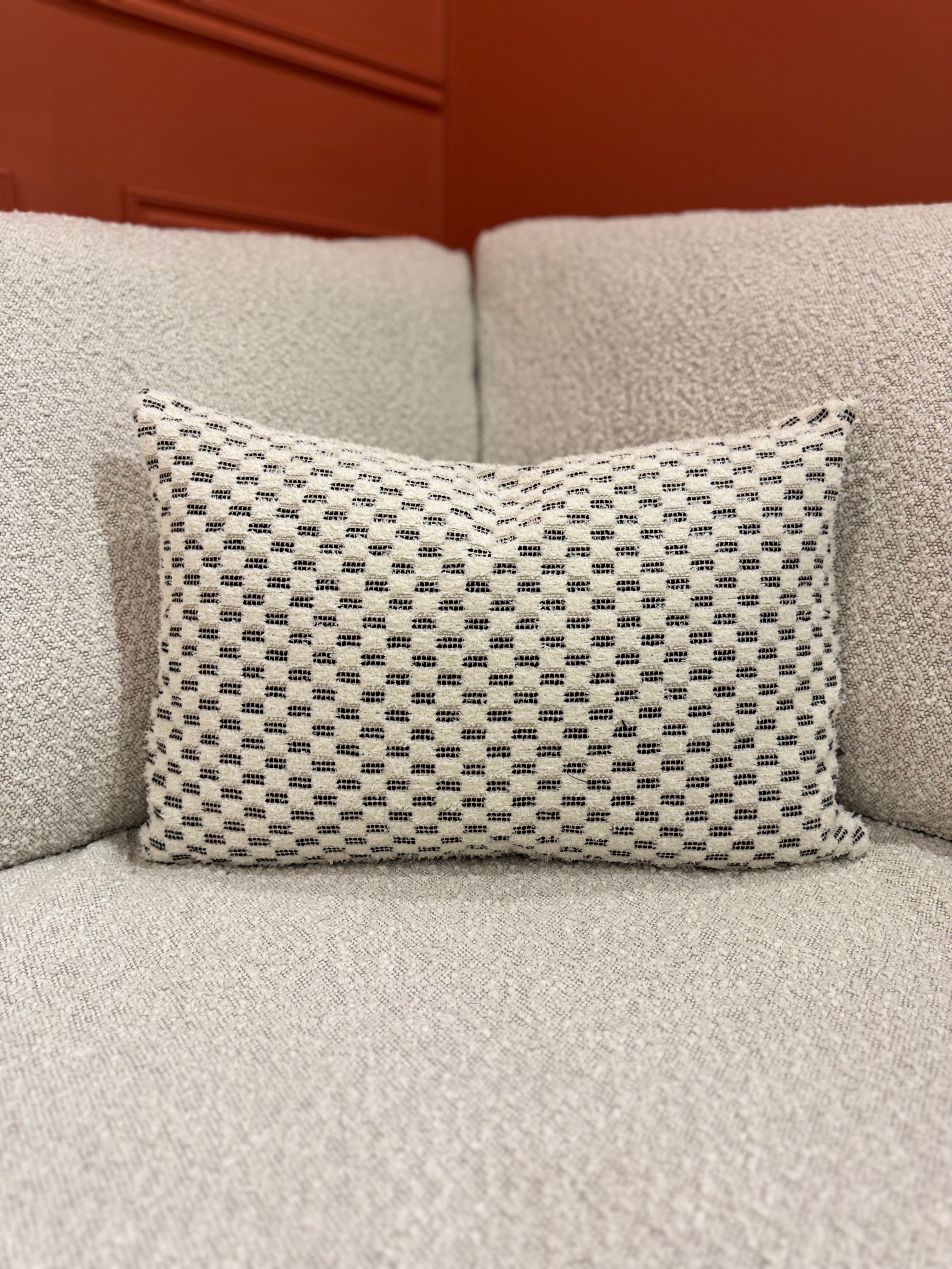 Monroe Bouclé Black/ Cream | 40 x 60