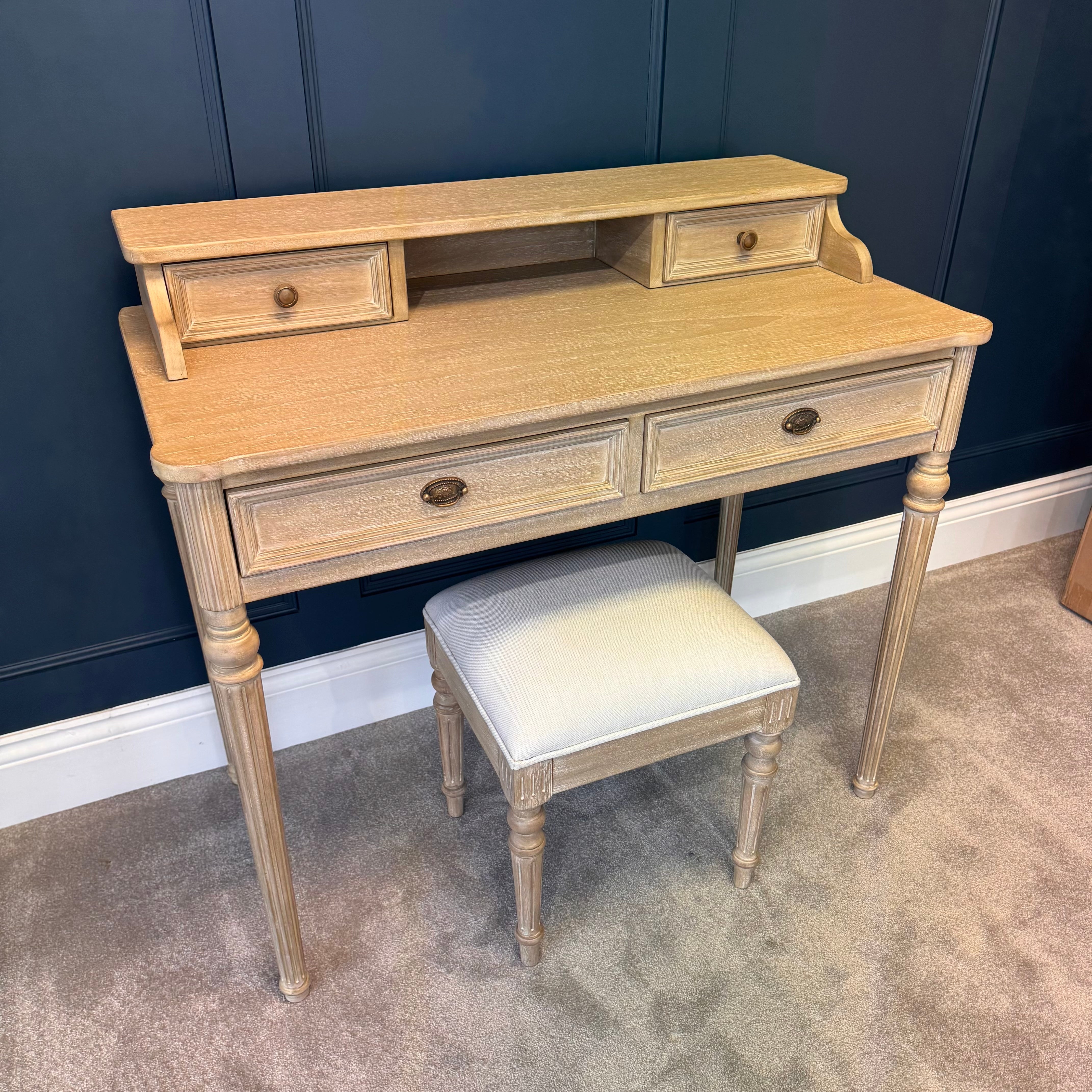 Wynnie | Dressing Table & Stool