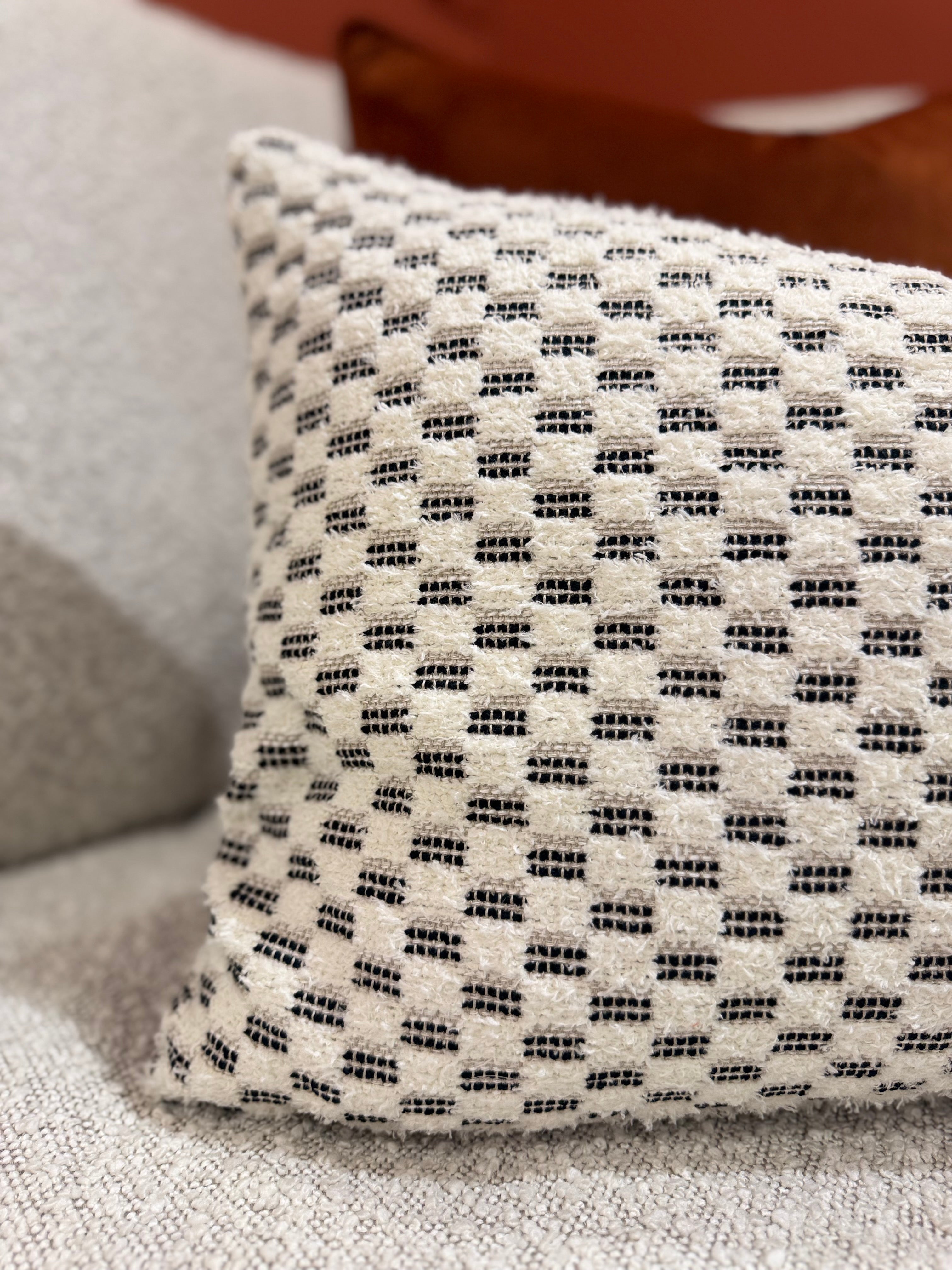 Monroe Bouclé Black/ Cream | 40 x 60