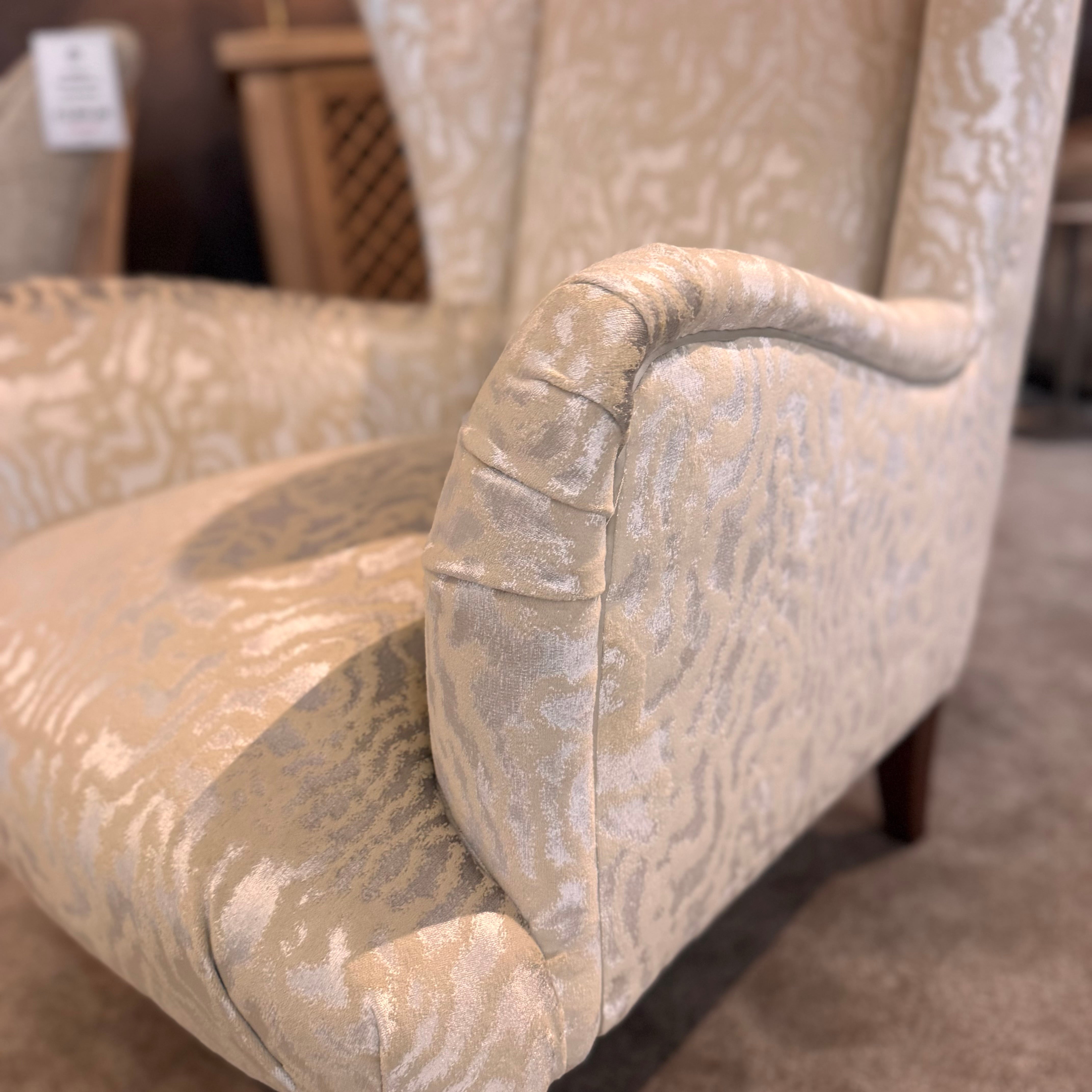 Pérez Armchair | Seduire Oyster