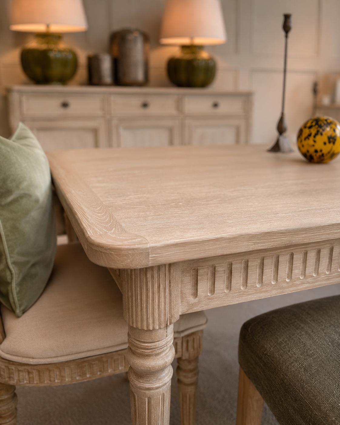Wynnie | Dining Table