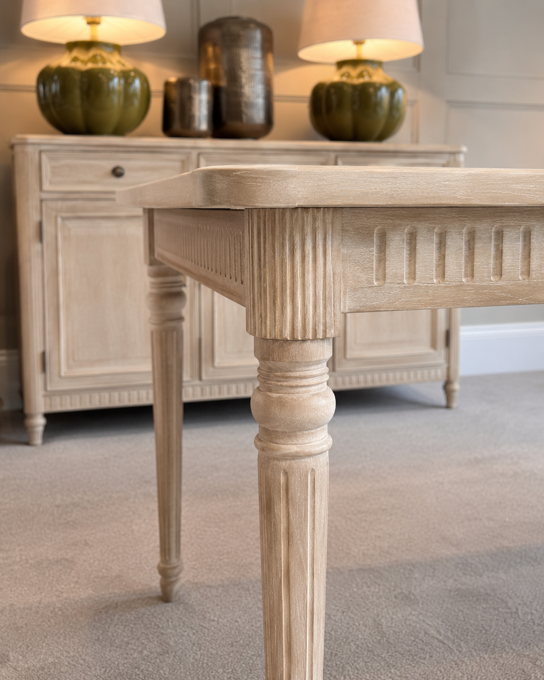 Wynnie | Dining Table