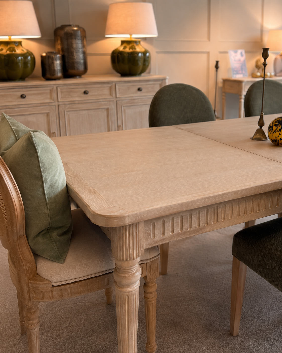 Wynnie | Dining Table