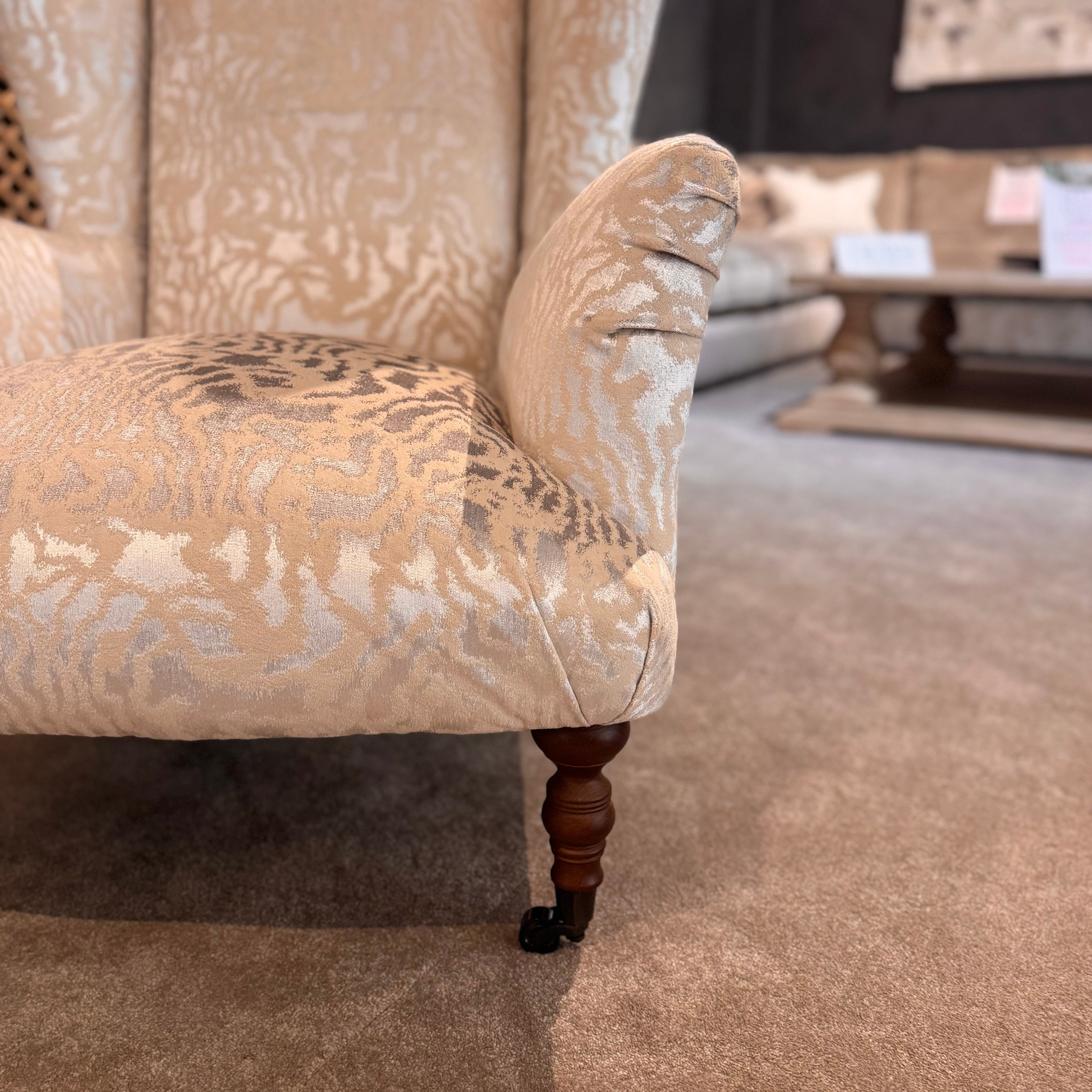 Pérez Armchair | Seduire Oyster