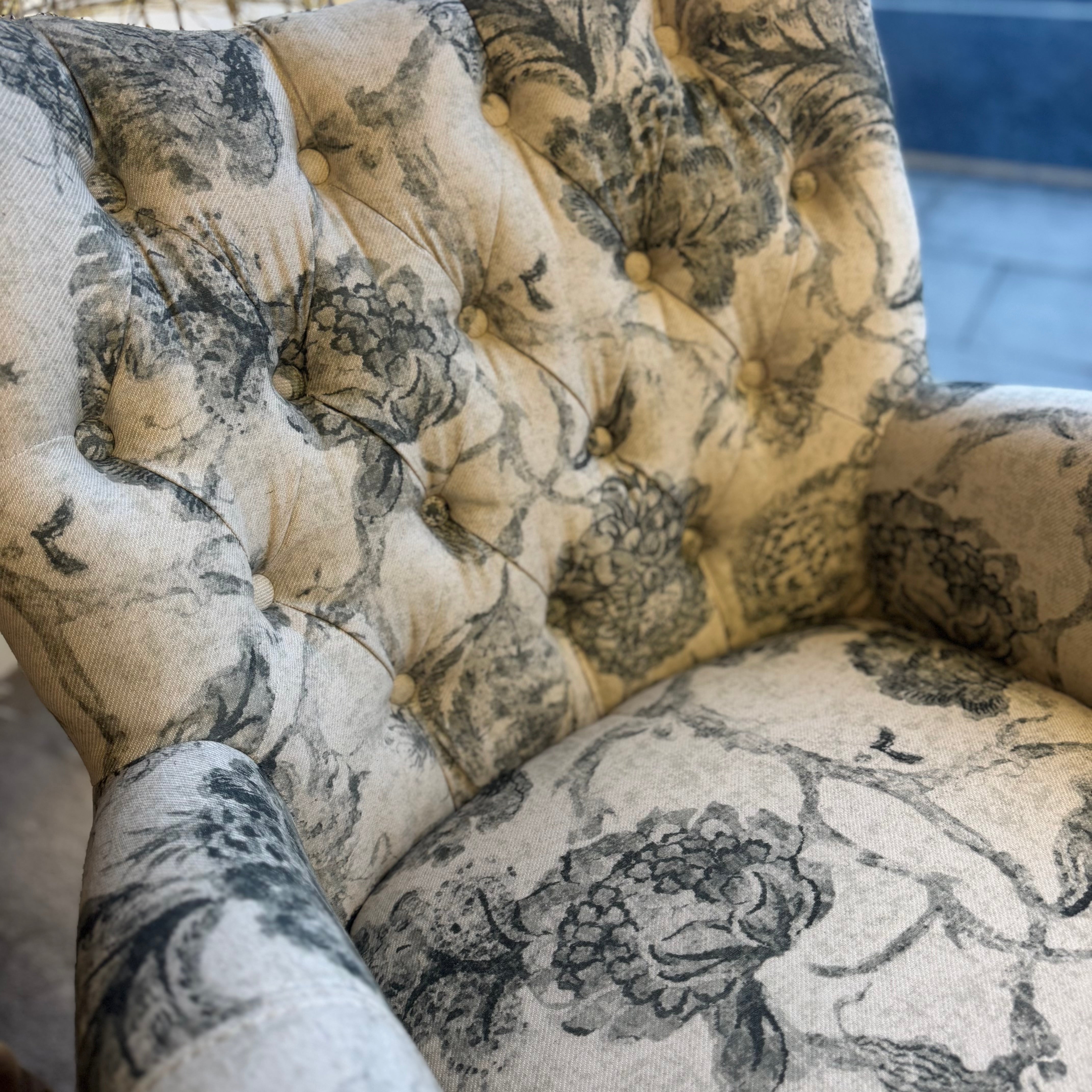 Darwin Floral Chair