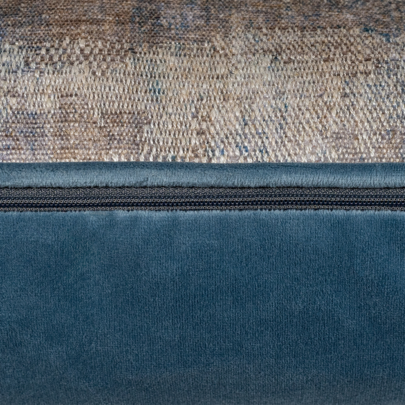 Avianna Blue/Cloud 35 x 50